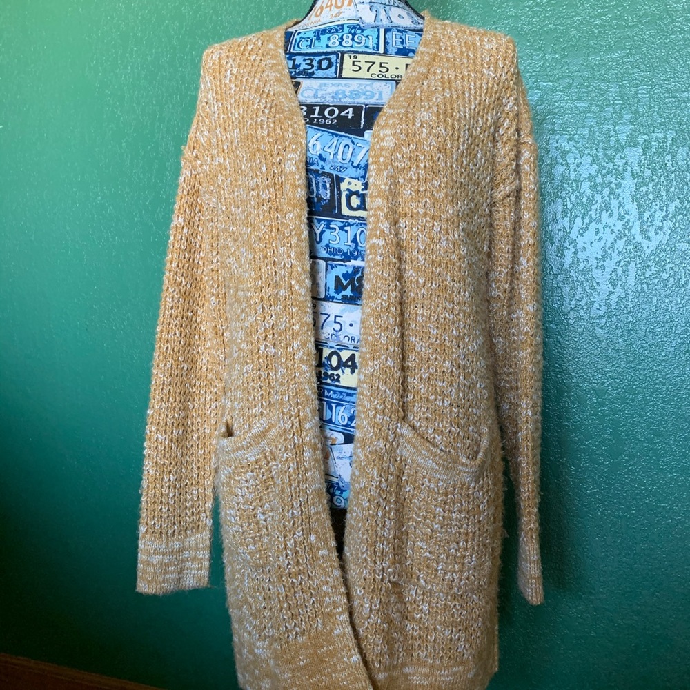 Yellow sweater - Picture 6 of 6